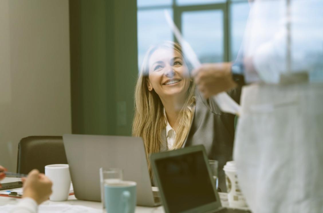 Рабочее пространство сотрудника с материалами образовательных программ Netlearnova Hub